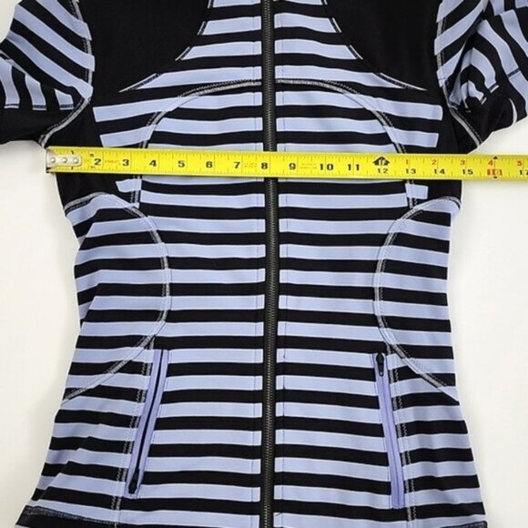 Lululemon Forme Jacket Sea Stripe Polar Haze Black Stretch Thumbholes Size 4 - Picture 14 of 16